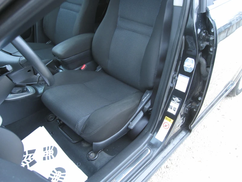 Toyota Avensis 2, 0 D4D, снимка 10 - Автомобили и джипове - 53045920