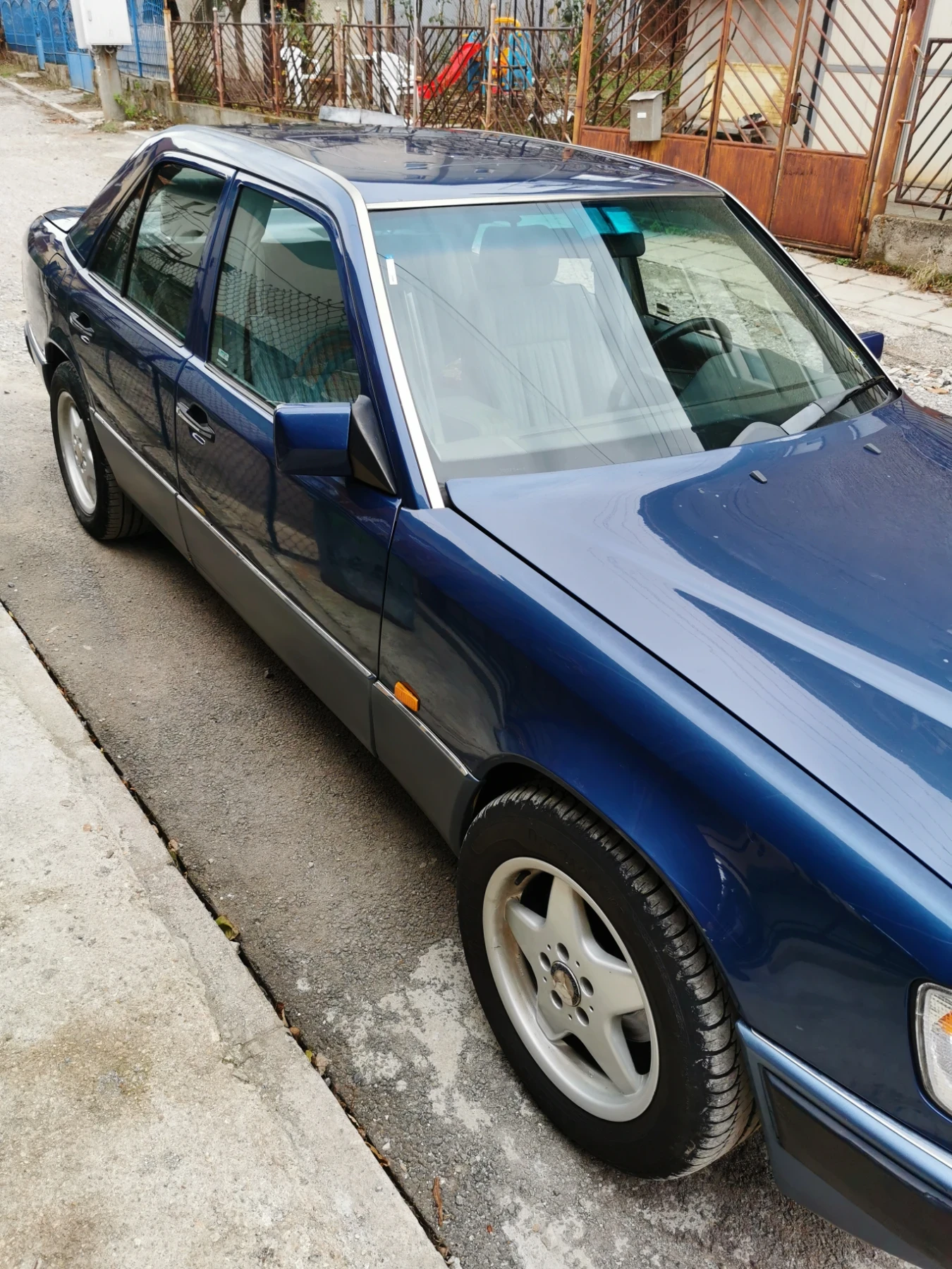 Mercedes-Benz 124 200Е - изображение 5