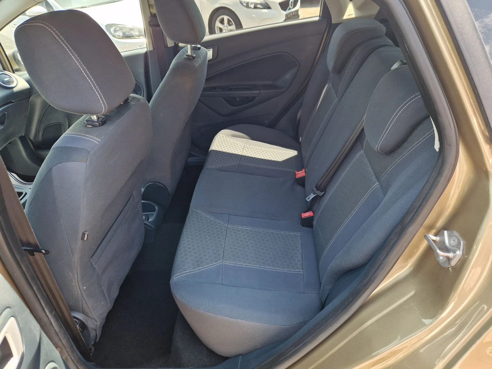 Ford Fiesta 1.4HDI 75PS.TITANIUM ITALIA - изображение 10
