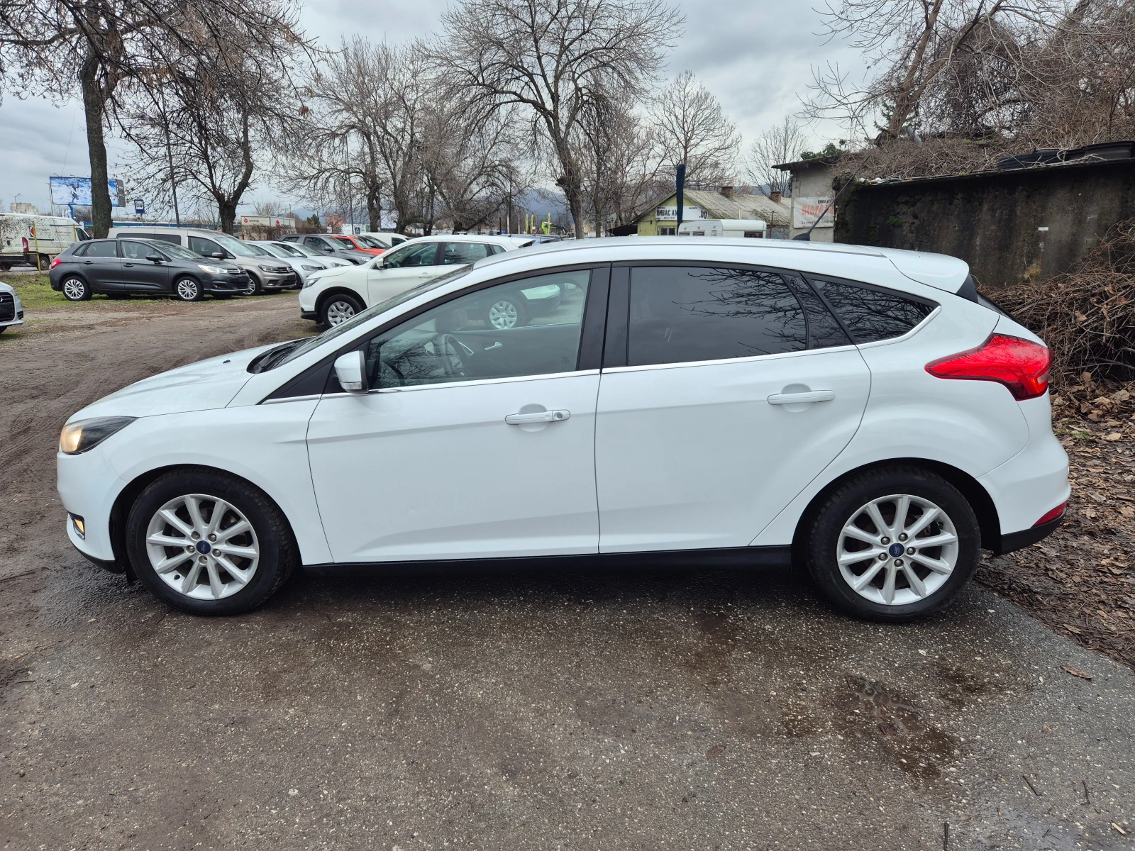 Ford Focus 1.5TDCI NAVI KEYLESS  ВНОС ИТАЛИЯ БЕЗ РЪЖДИ И ЗАБЕ - изображение 7
