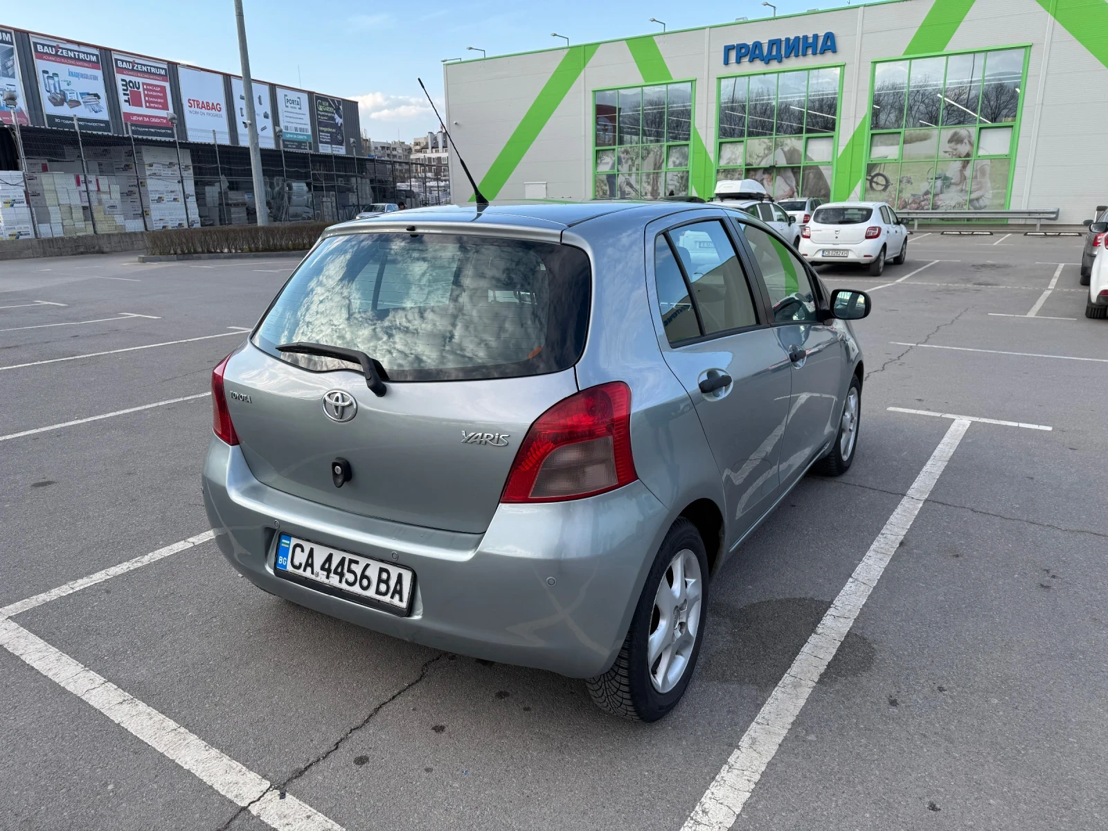 Toyota Yaris 1.3 87кс., снимка 4 - Автомобили и джипове - 55165919