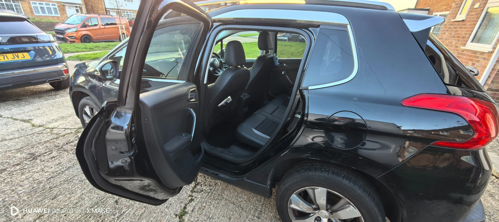 Peugeot 2008 Allure Pure Tech, снимка 13 - Автомобили и джипове - 55429800