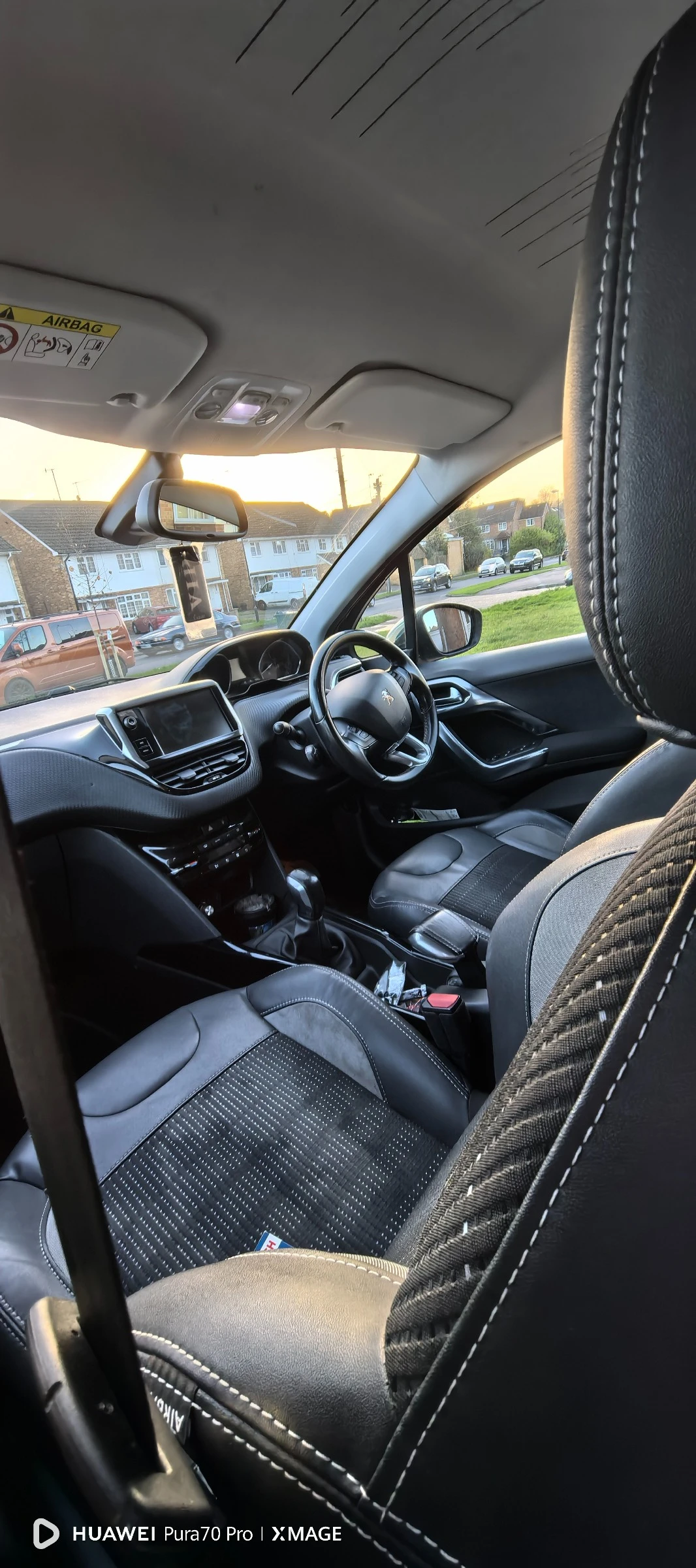 Peugeot 2008 Allure Pure Tech, снимка 14 - Автомобили и джипове - 55429800