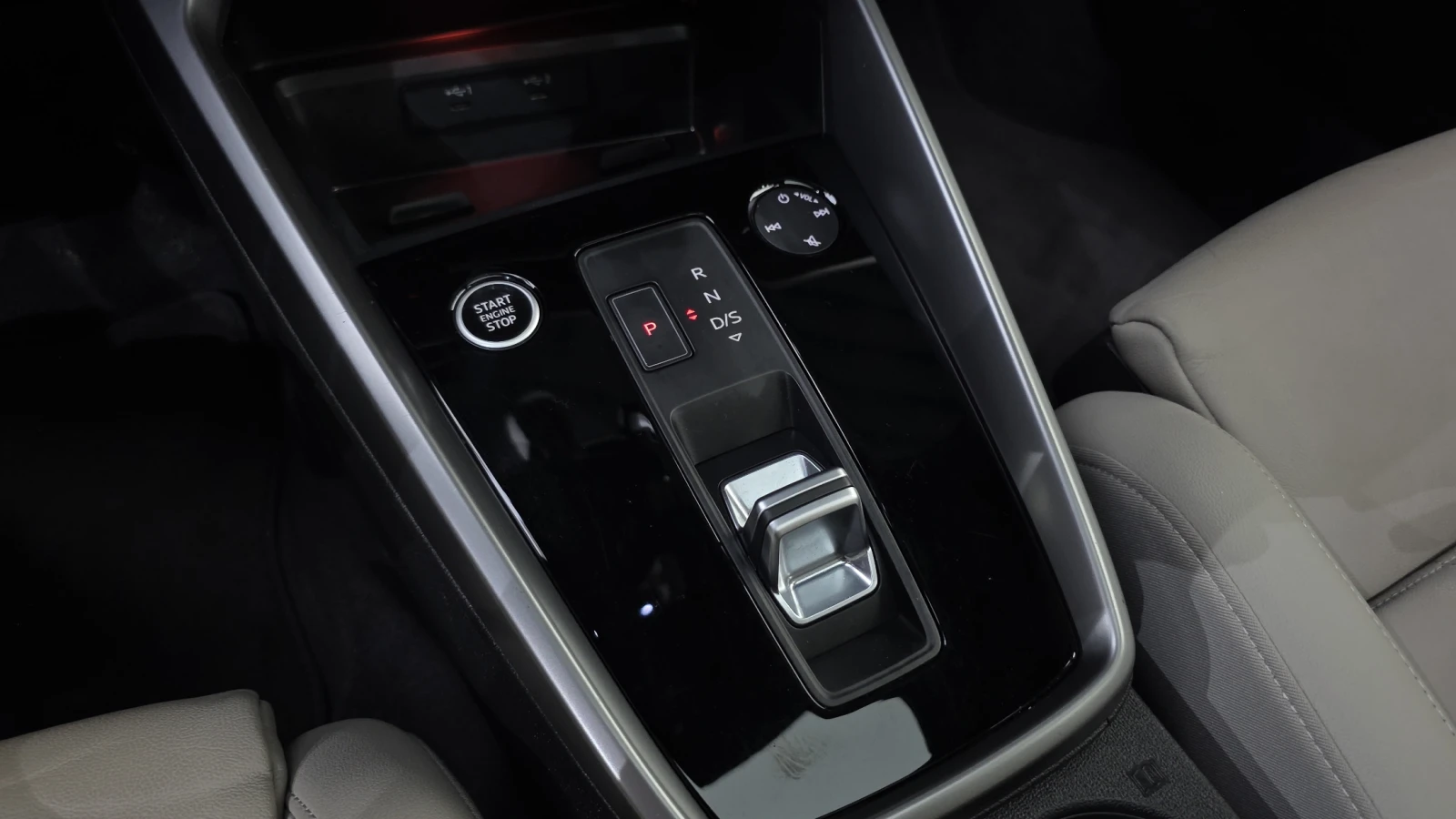 Audi A3 40 TFSI* BLIND SPOT* ЛЮК* КРАЙНА ЦЕНА, снимка 9 - Автомобили и джипове - 55983967