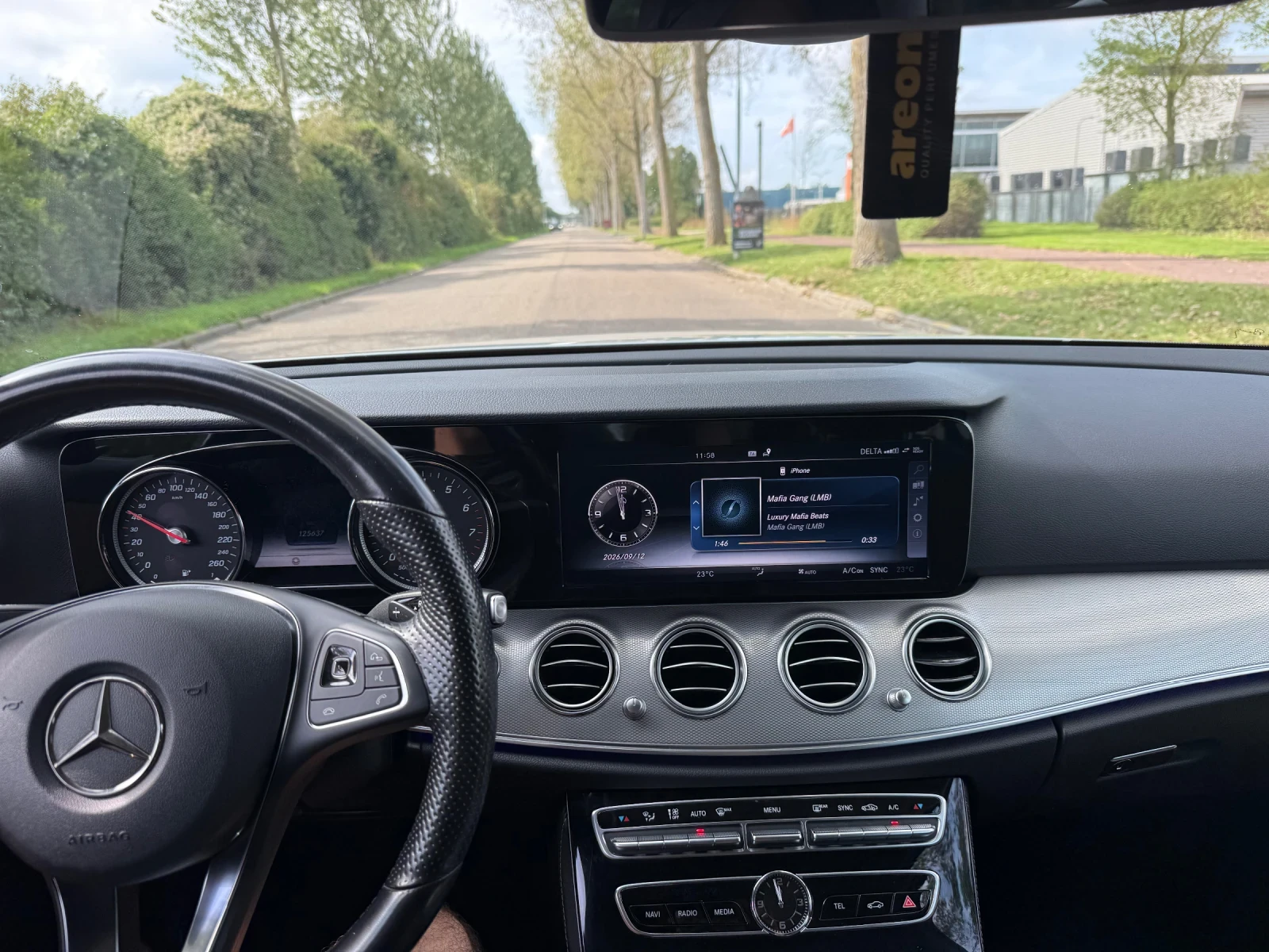 Mercedes-Benz E 200, снимка 6 - Автомобили и джипове - 56110322