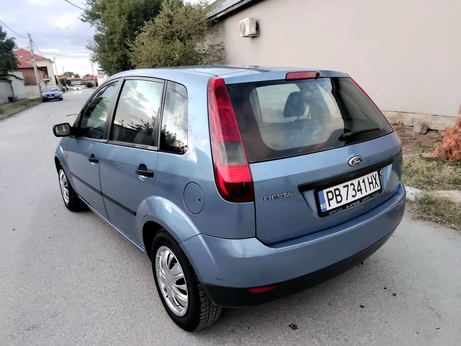 Ford Fiesta 1.3i.75k+ КЛИМА. БЕНЗИН , снимка 4 - Автомобили и джипове - 56201162