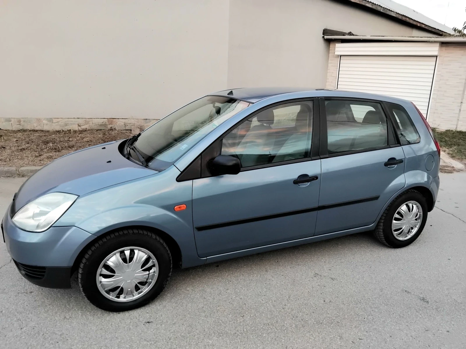 Ford Fiesta 1.3i.75k+ КЛИМА. БЕНЗИН , снимка 3 - Автомобили и джипове - 56201162