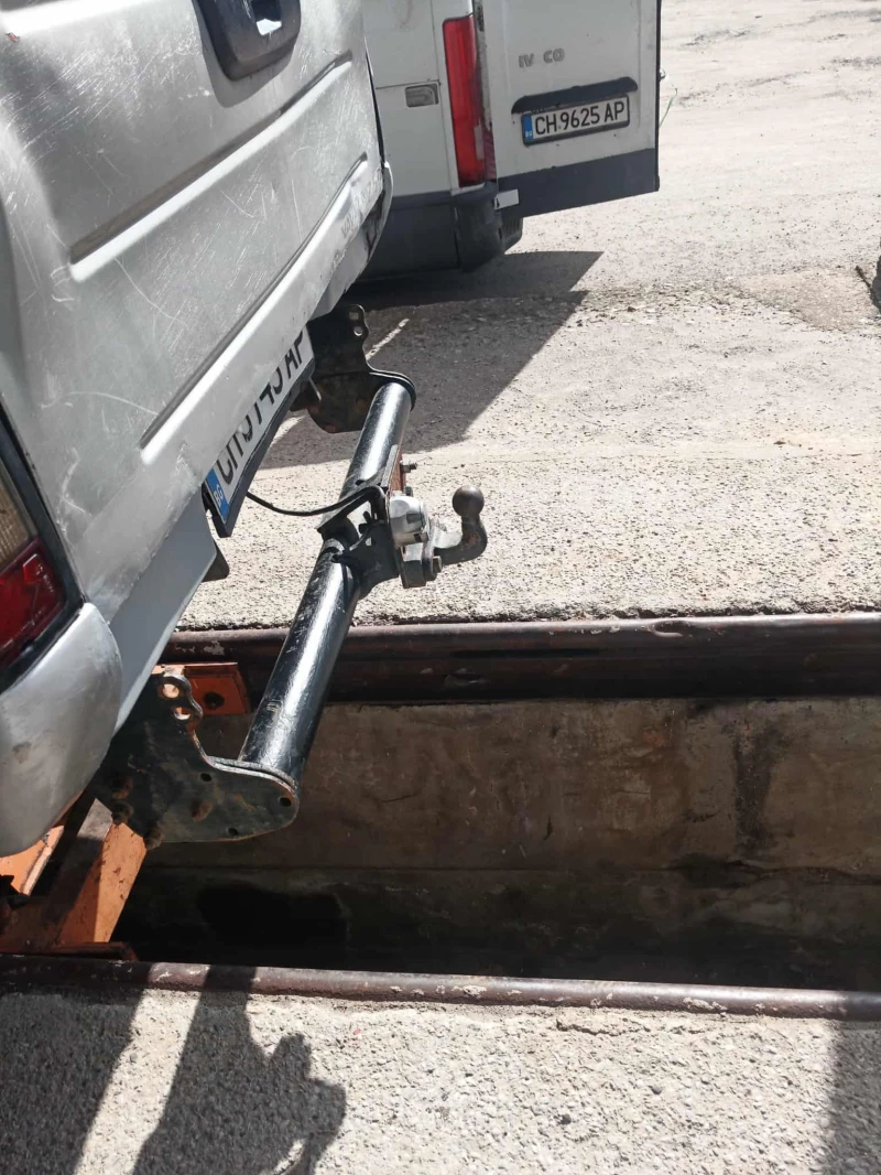 Nissan Navara 2.5 Di, снимка 12 - Автомобили и джипове - 53086644