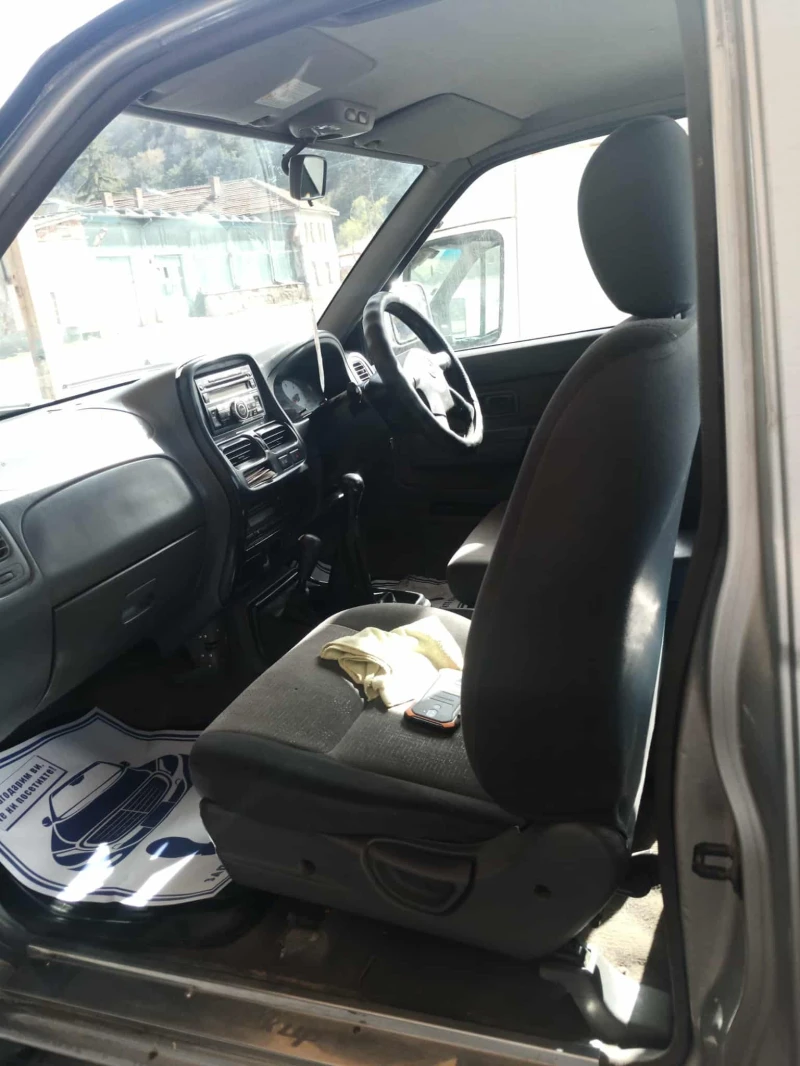 Nissan Navara 2.5 Di, снимка 14 - Автомобили и джипове - 53086644