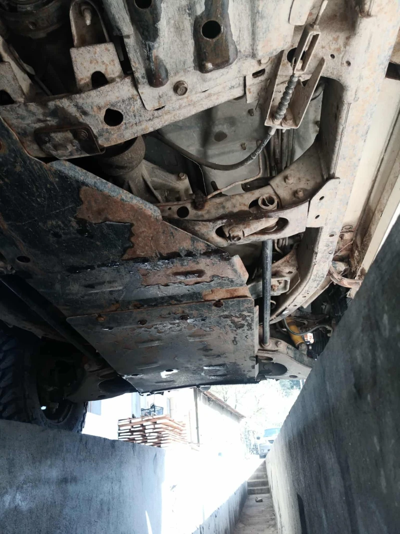 Nissan Navara 2.5 Di, снимка 5 - Автомобили и джипове - 53086644