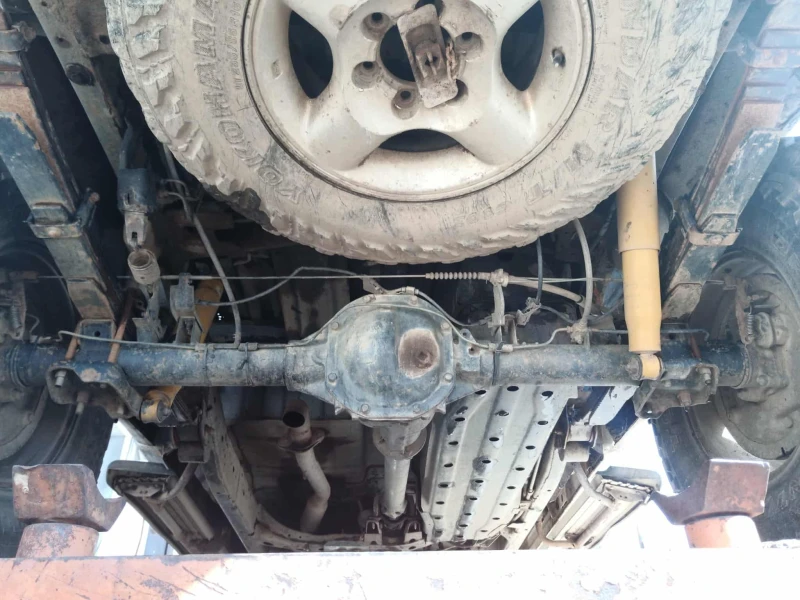 Nissan Navara 2.5 Di, снимка 2 - Автомобили и джипове - 53086644