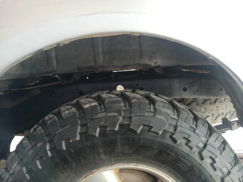 Nissan Navara 2.5 Di, снимка 10 - Автомобили и джипове - 53086644