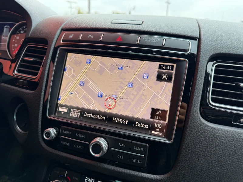 VW Touareg FACE* 3.0D* 262кс* Rline* Обдухване, снимка 12 - Автомобили и джипове - 52352528