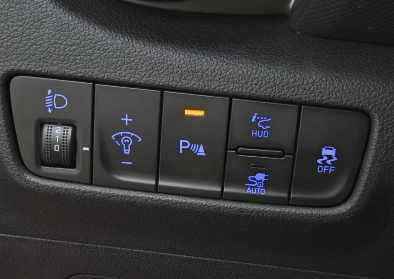 Hyundai Kona 64KWh/Blue Link/ВГаранция/СЕРВИЗНА КНИЖКА, снимка 15 - Автомобили и джипове - 52529089