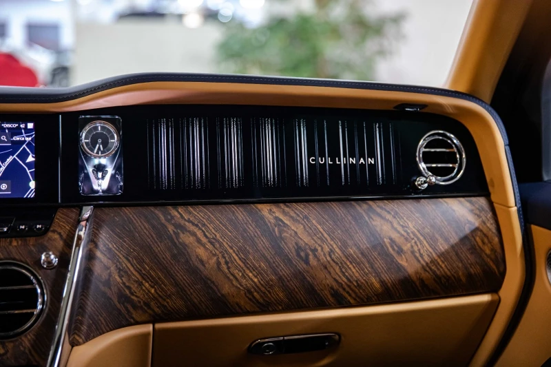Rolls-Royce Cullinan 6.7 V12 AWD, снимка 8 - Автомобили и джипове - 53411265