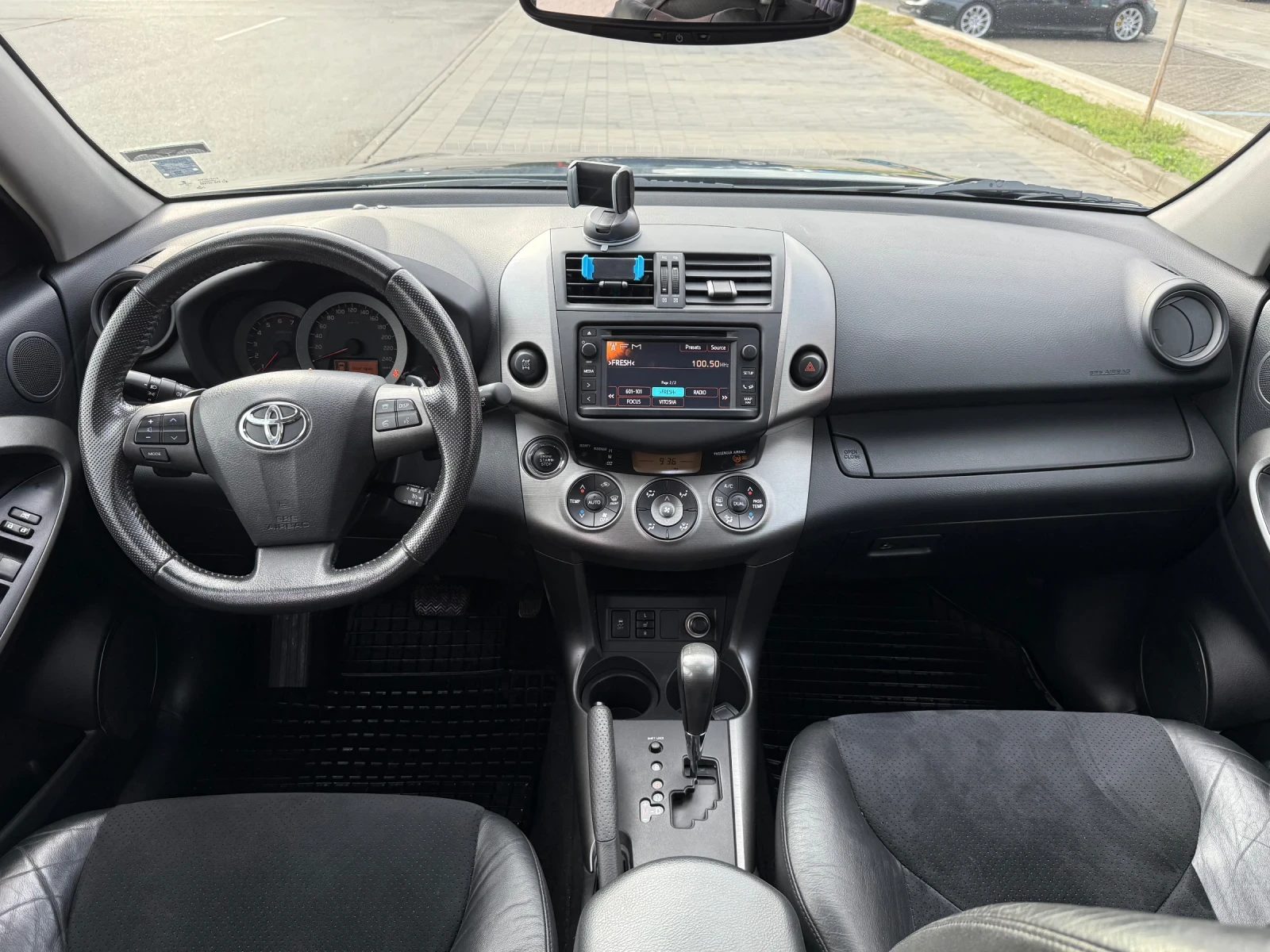 Toyota Rav4 2.2 D 150кс. Facelift 4x4   Автоматик - изображение 10