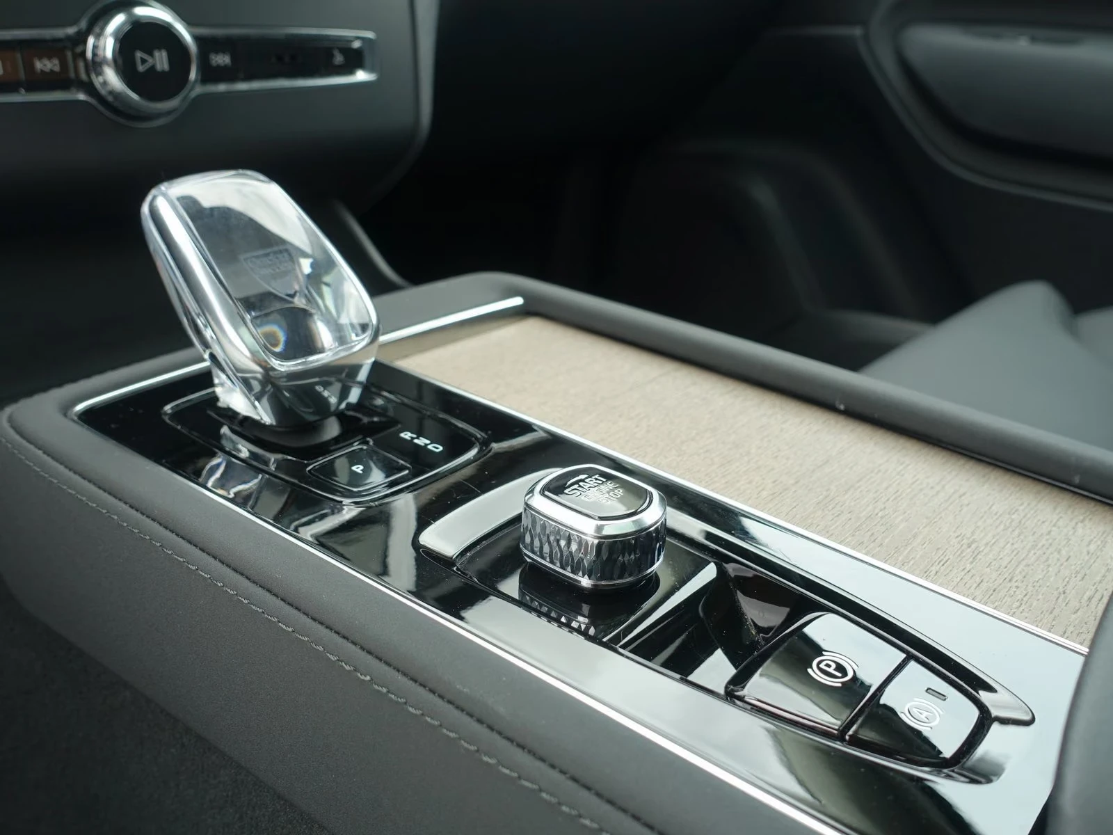 Volvo Xc90 Plus T8 AWD 7seats, снимка 11 - Автомобили и джипове - 55844292