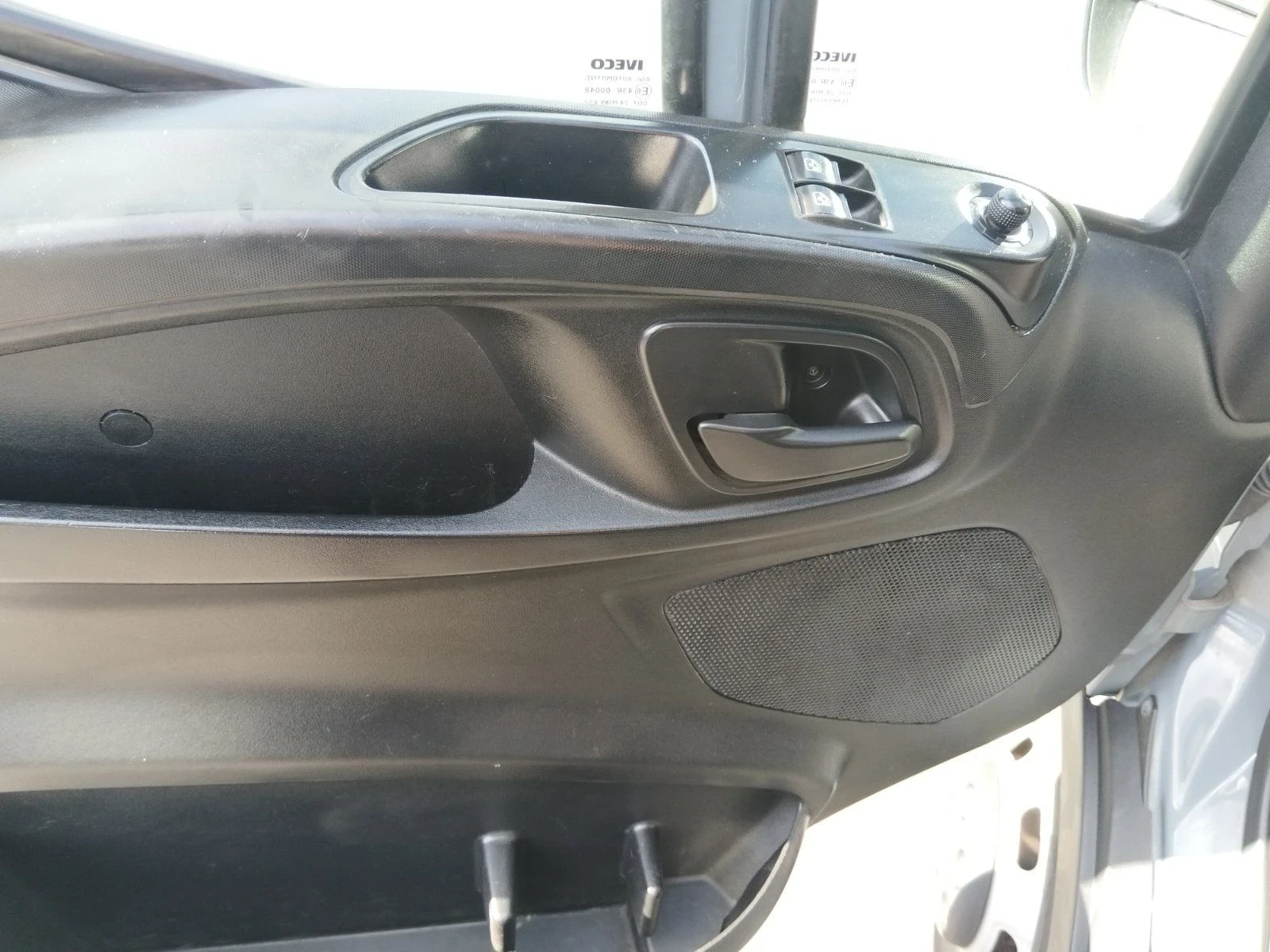 Iveco 35c17 3.0HPi kлима швейцарски, снимка 11 - Бусове и автобуси - 55961503