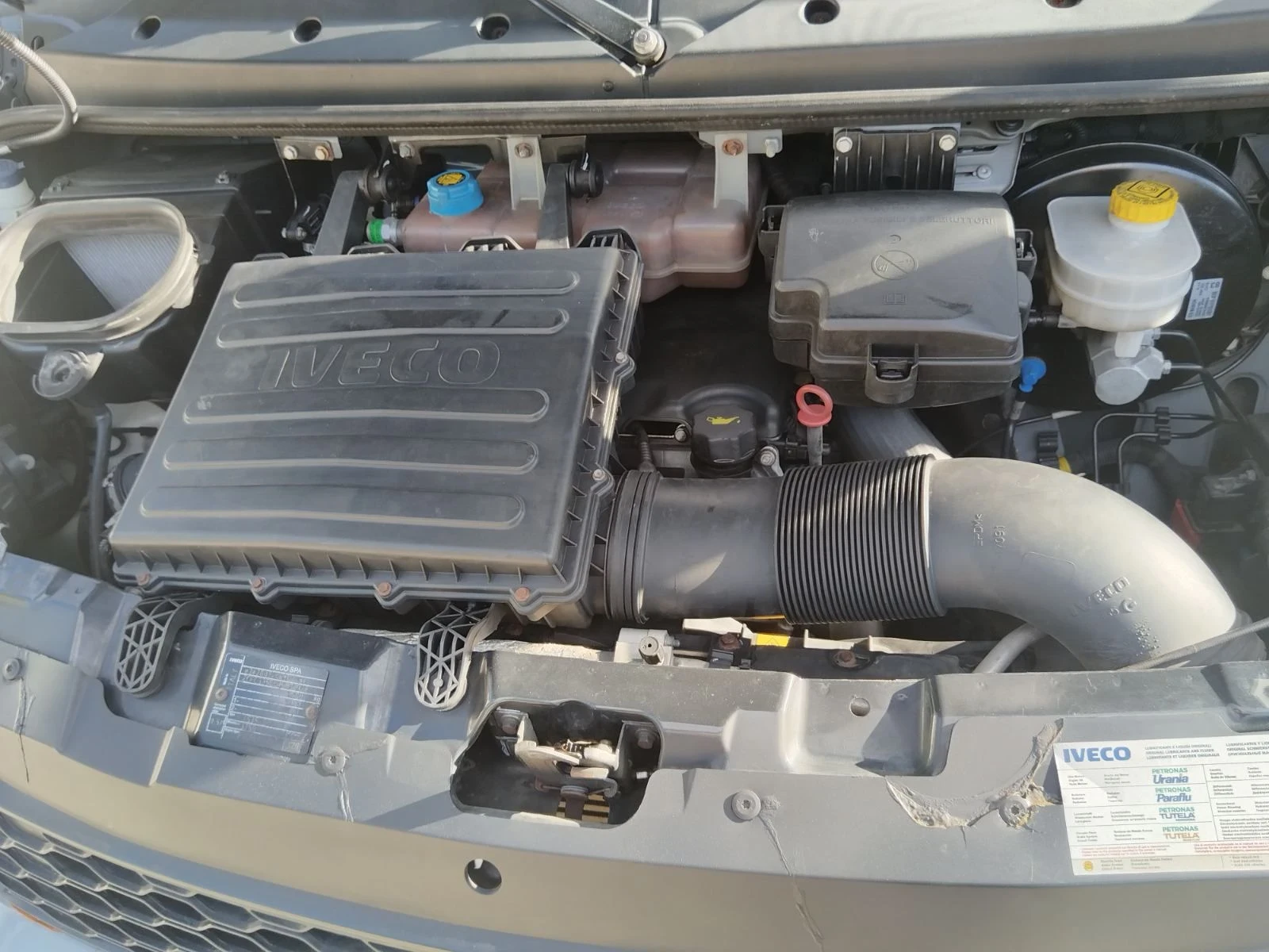 Iveco 35c17 3.0HPi kлима швейцарски, снимка 13 - Бусове и автобуси - 55961503