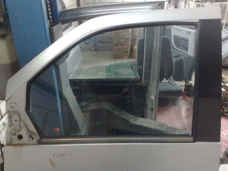 стъкло предно ляво за Мерцедес Вито (5)