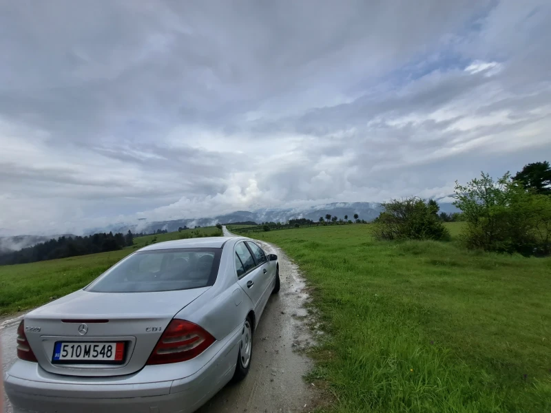 Mercedes-Benz C 220, снимка 6 - Автомобили и джипове - 47500405