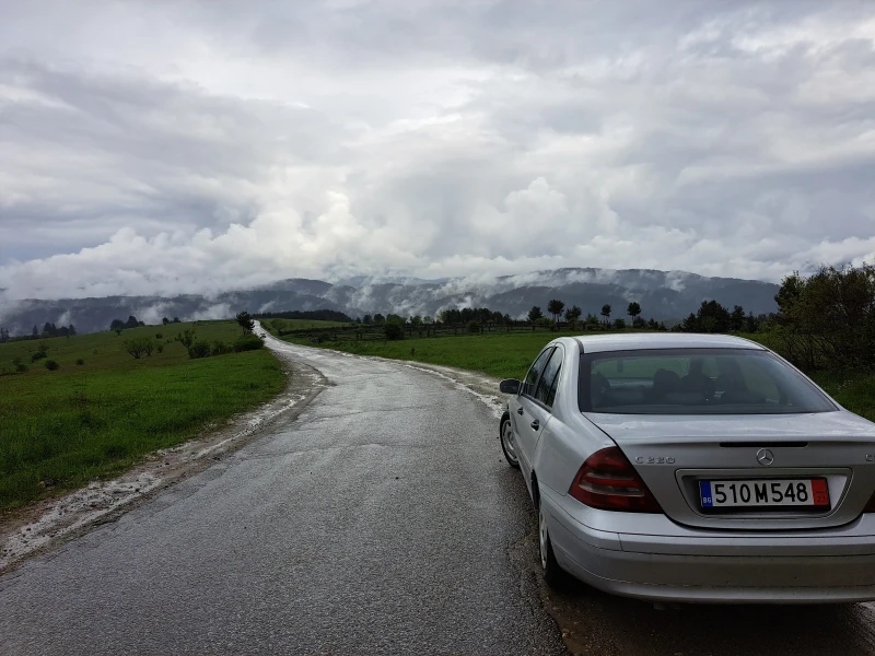 Mercedes-Benz C 220, снимка 5 - Автомобили и джипове - 47500405