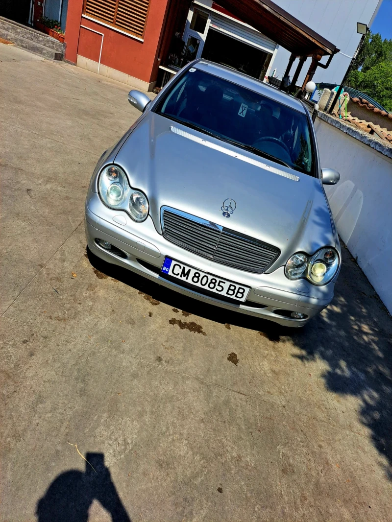 Mercedes-Benz C 220, снимка 3 - Автомобили и джипове - 47500405