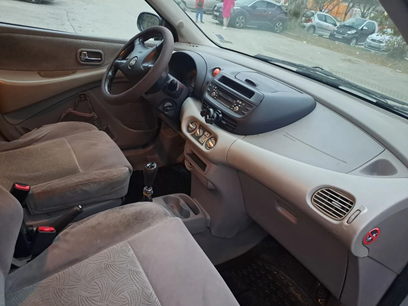 Nissan Almera tino, снимка 8 - Автомобили и джипове - 48117375