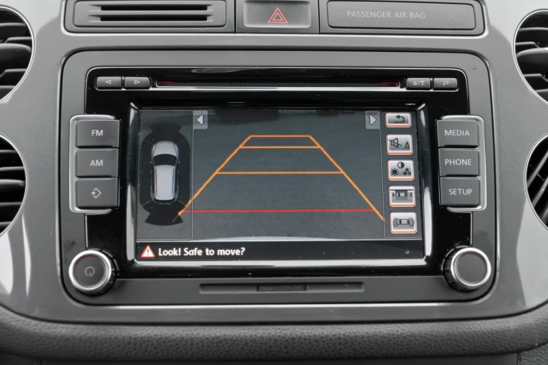 VW Tiguan R-Line 2.0TDI Автомат, снимка 14 - Автомобили и джипове - 51905370