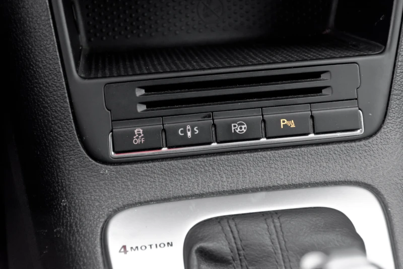 VW Tiguan R-Line 2.0TDI Автомат, снимка 16 - Автомобили и джипове - 51905370
