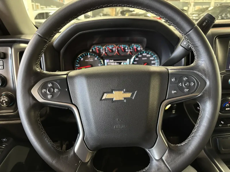 Chevrolet Silverado 1LT* Z71OFF-ROAD* 4X4* CREW* V8* BOSE* APPLE CARPL, снимка 10 - Автомобили и джипове - 52449930