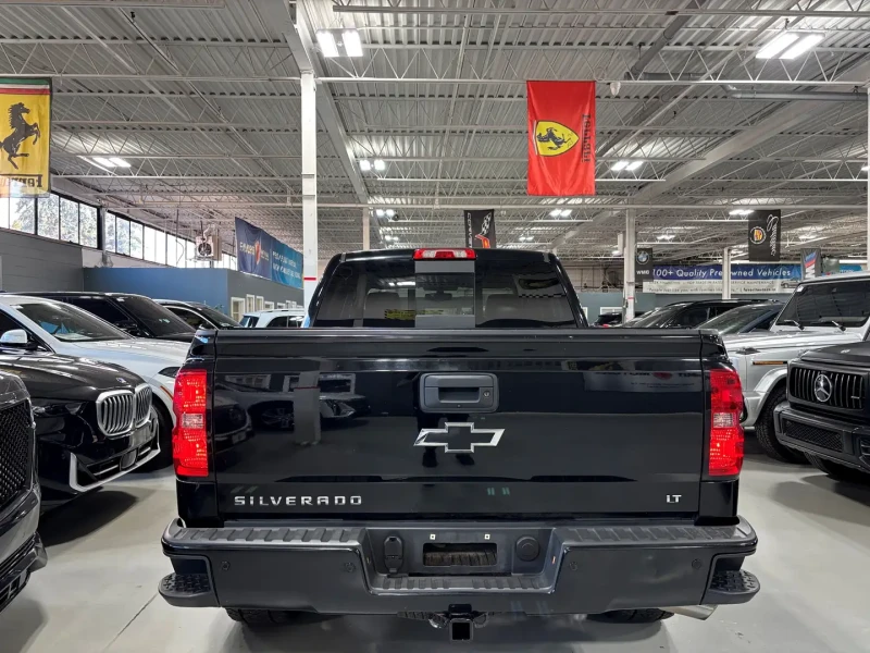 Chevrolet Silverado 1LT* Z71OFF-ROAD* 4X4* CREW* V8* BOSE* APPLE CARPL, снимка 4 - Автомобили и джипове - 52449930