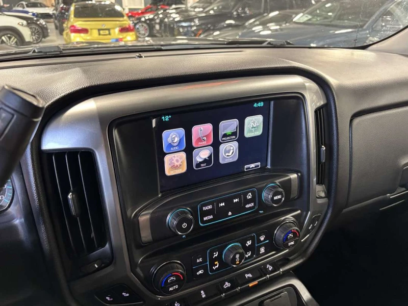 Chevrolet Silverado 1LT* Z71OFF-ROAD* 4X4* CREW* V8* BOSE* APPLE CARPL, снимка 11 - Автомобили и джипове - 52449930