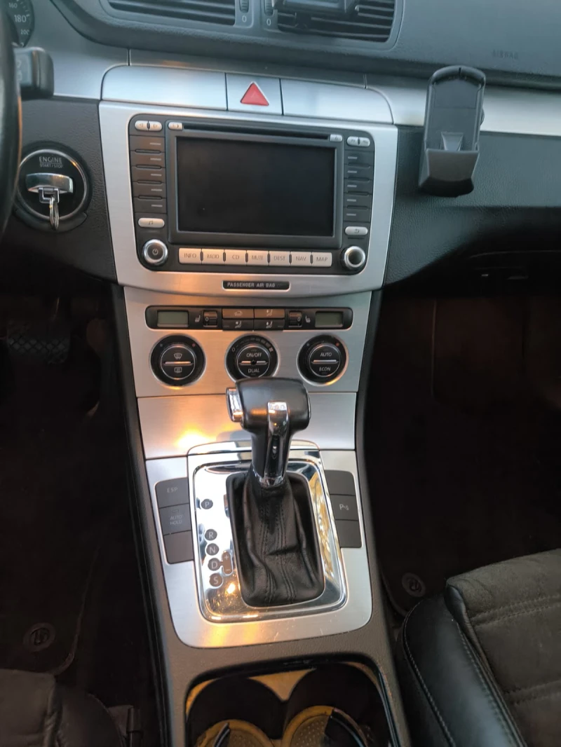 VW Passat B6 2.0 TDI 170к-Перфектен !, снимка 8 - Автомобили и джипове - 52708805