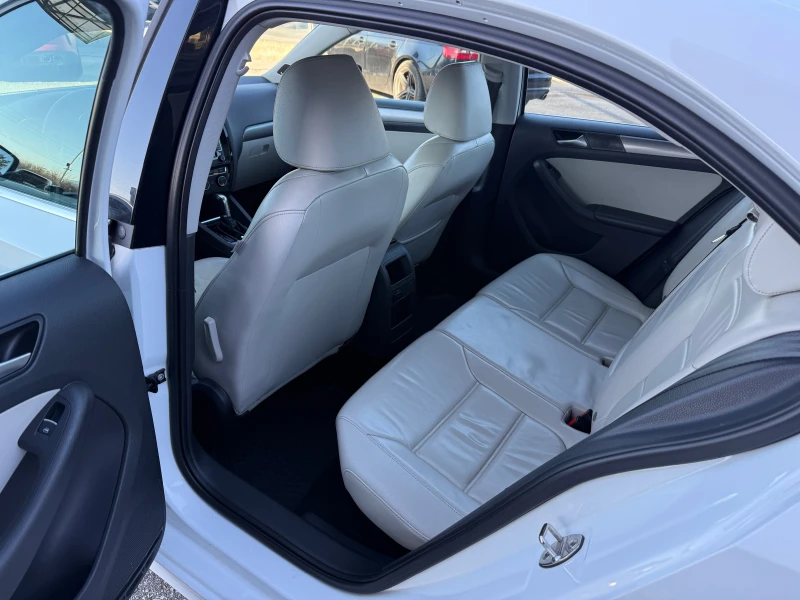 VW Jetta 1.8T HighLine FENDER LED, снимка 16 - Автомобили и джипове - 53020975