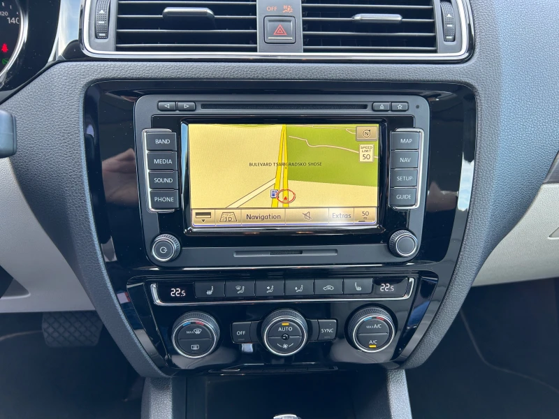 VW Jetta 1.8T HighLine FENDER LED, снимка 10 - Автомобили и джипове - 53020975