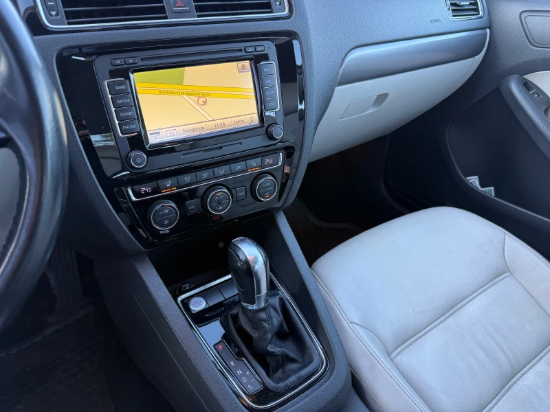 VW Jetta 1.8T HighLine FENDER LED, снимка 15 - Автомобили и джипове - 53020975