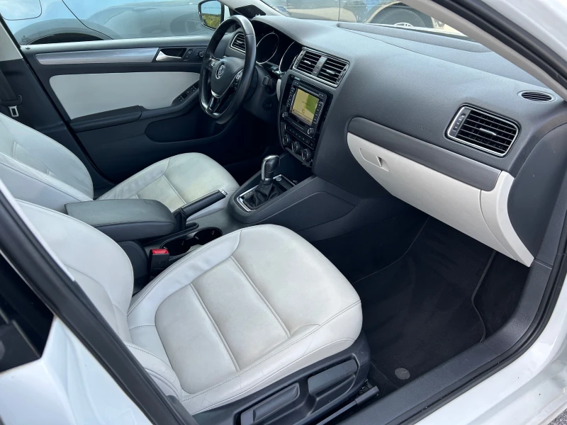 VW Jetta 1.8T HighLine FENDER LED, снимка 13 - Автомобили и джипове - 53020975