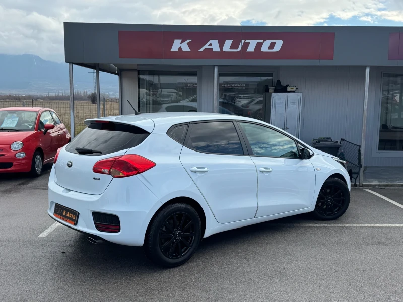 Kia Ceed 1.6 CRDi / 6 ск / Euro 6B, снимка 3 - Автомобили и джипове - 53294744