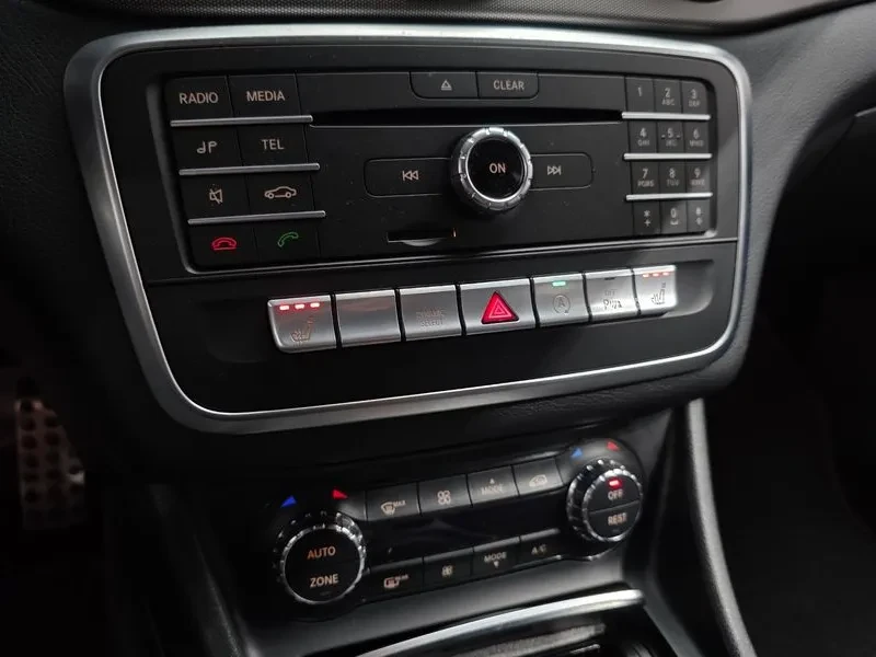 Mercedes-Benz CLA, снимка 16 - Автомобили и джипове - 54288284