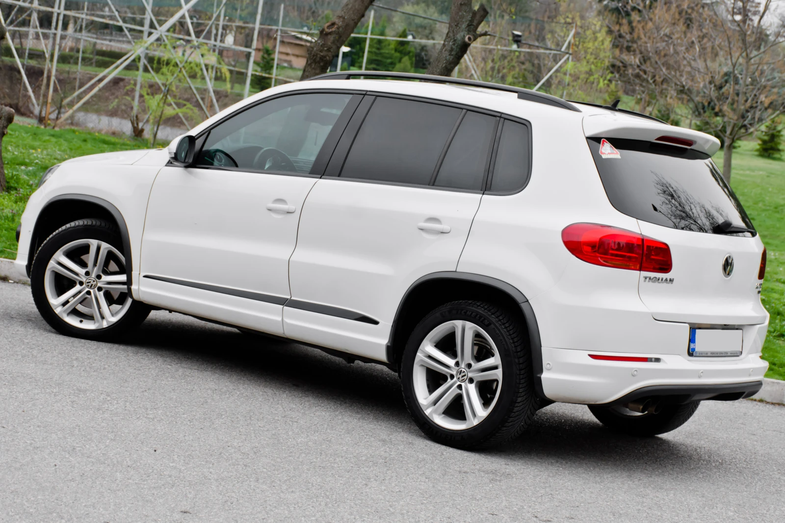 VW Tiguan R-Line 2.0TDI Автомат - изображение 5