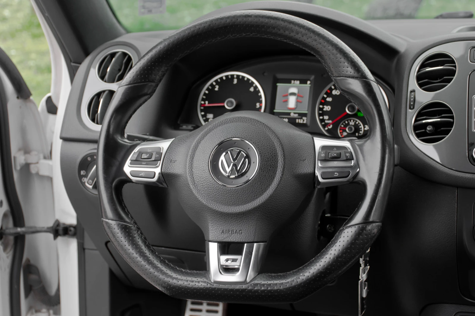 VW Tiguan R-Line 2.0TDI Автомат | Mobile.bg — изображение 13