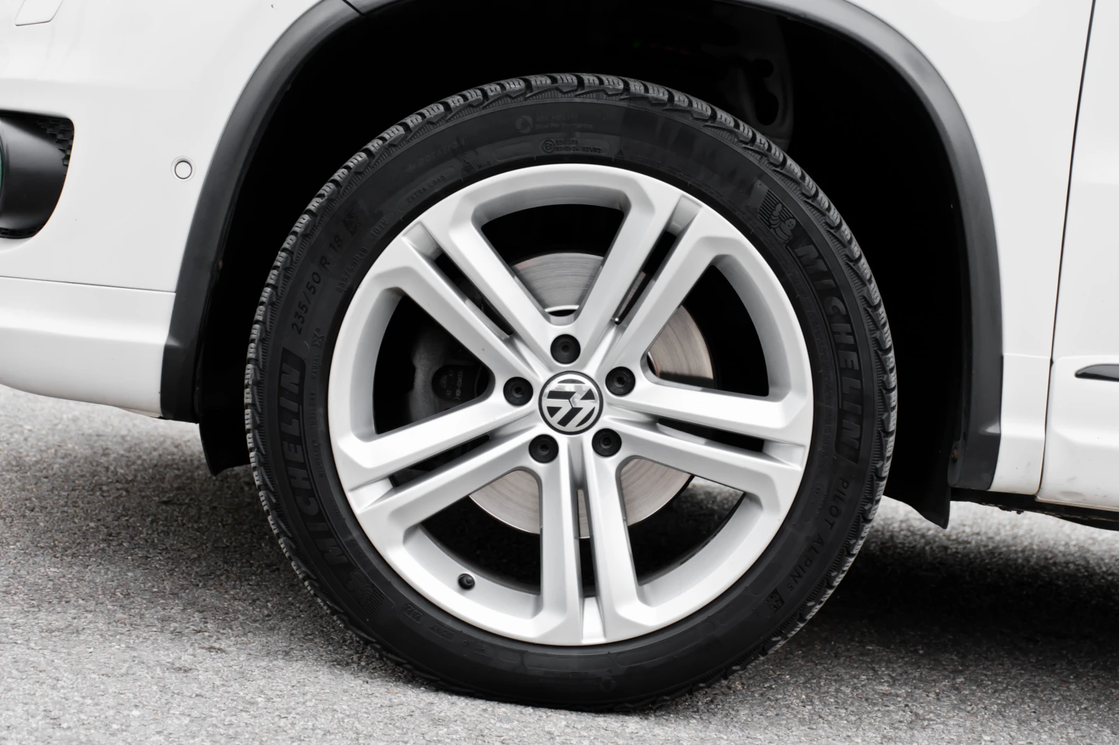 VW Tiguan R-Line 2.0TDI Автомат | Mobile.bg — изображение 17