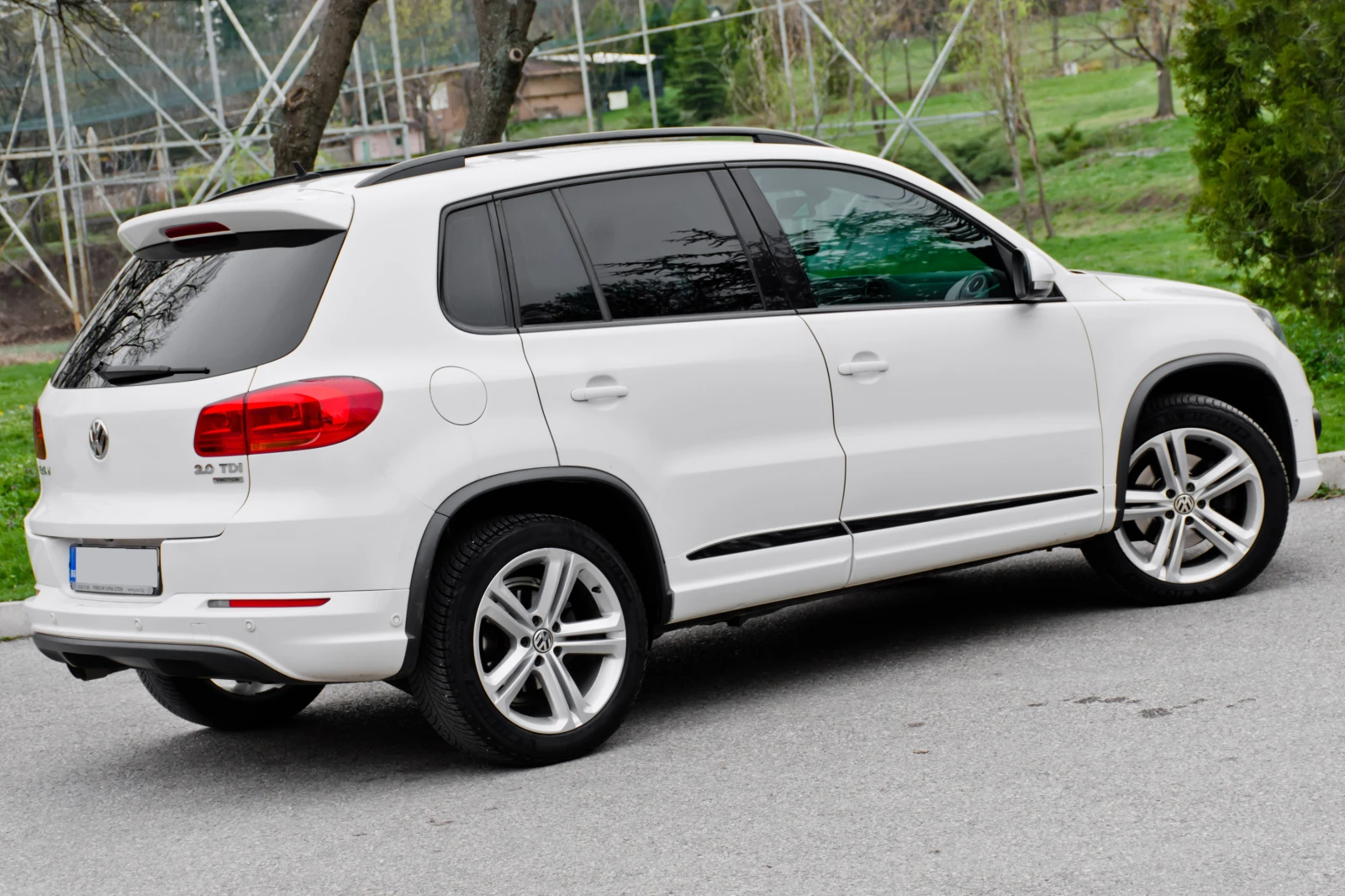 VW Tiguan R-Line 2.0TDI Автомат - изображение 7