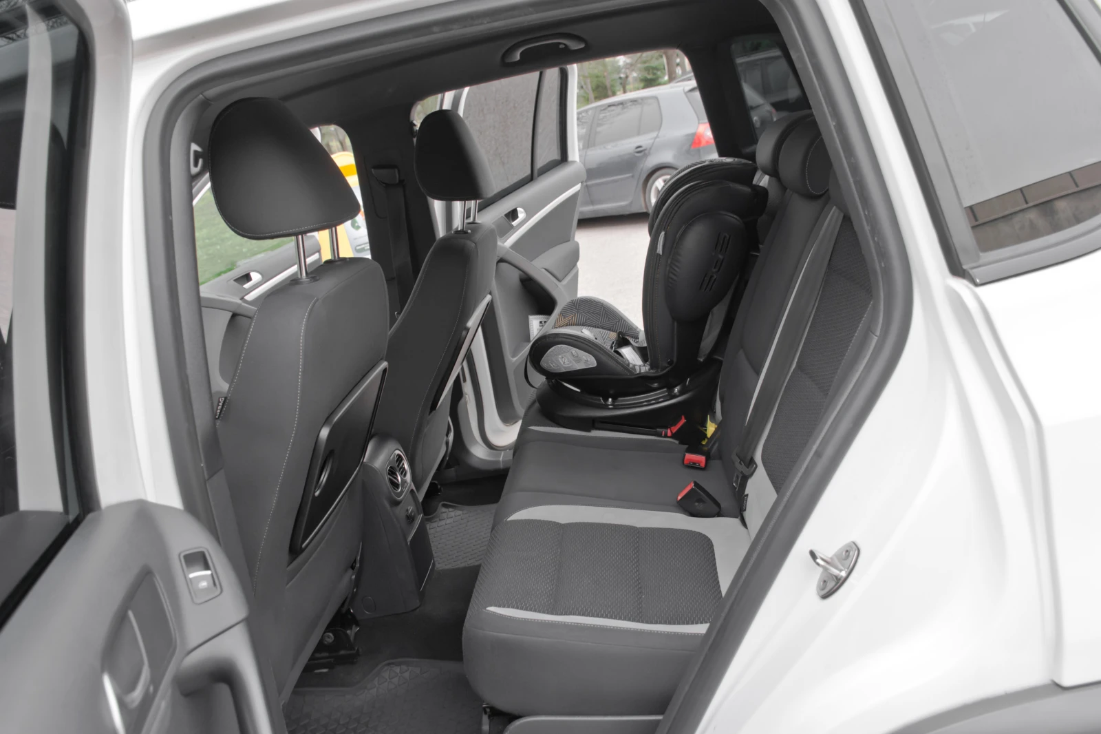 VW Tiguan R-Line 2.0TDI Автомат | Mobile.bg — изображение 12