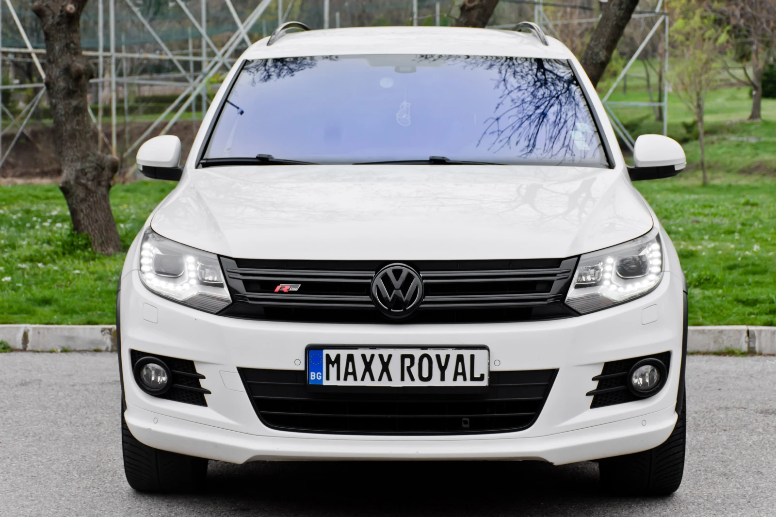 VW Tiguan R-Line 2.0TDI Автомат - изображение 2
