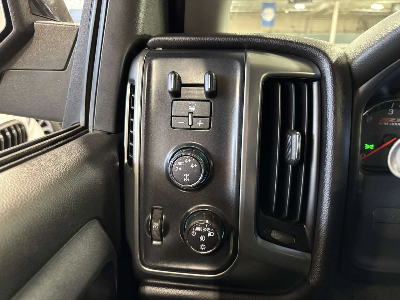 Chevrolet Silverado 1LT* Z71OFF-ROAD* 4X4* CREW* V8* BOSE* APPLE CARPL | Mobile.bg   12