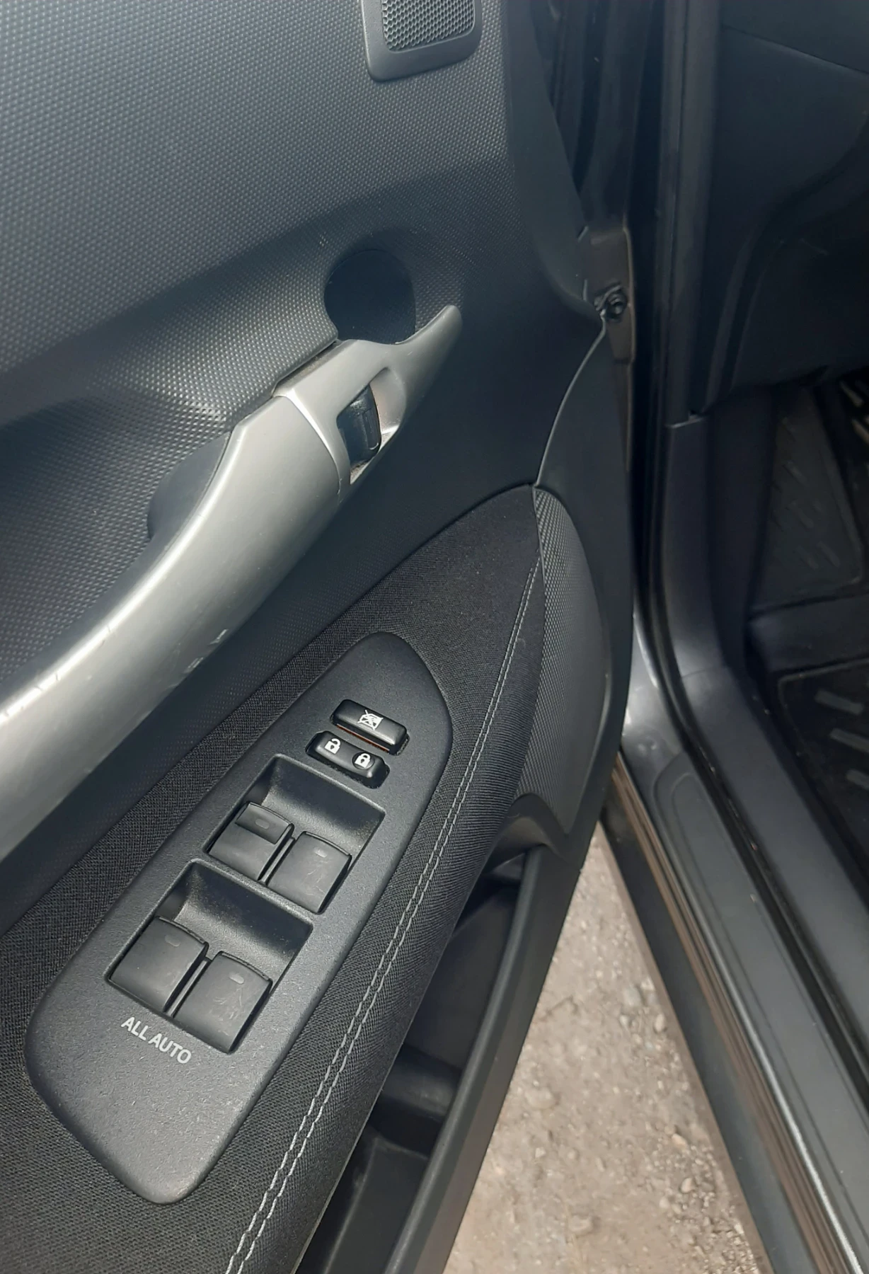 Toyota Auris 1.4 D-4D 90 �.�.FACELIFT* NAVI* KAMERA | Mobile.bg � ����������� 15