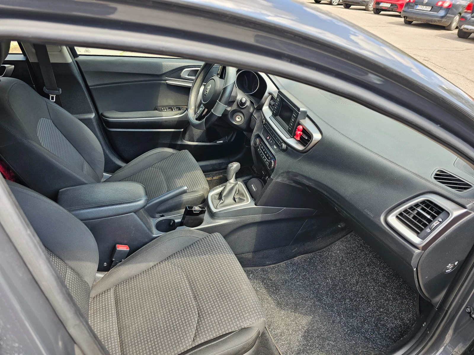 Kia Ceed, снимка 8 - Автомобили и джипове - 54236213