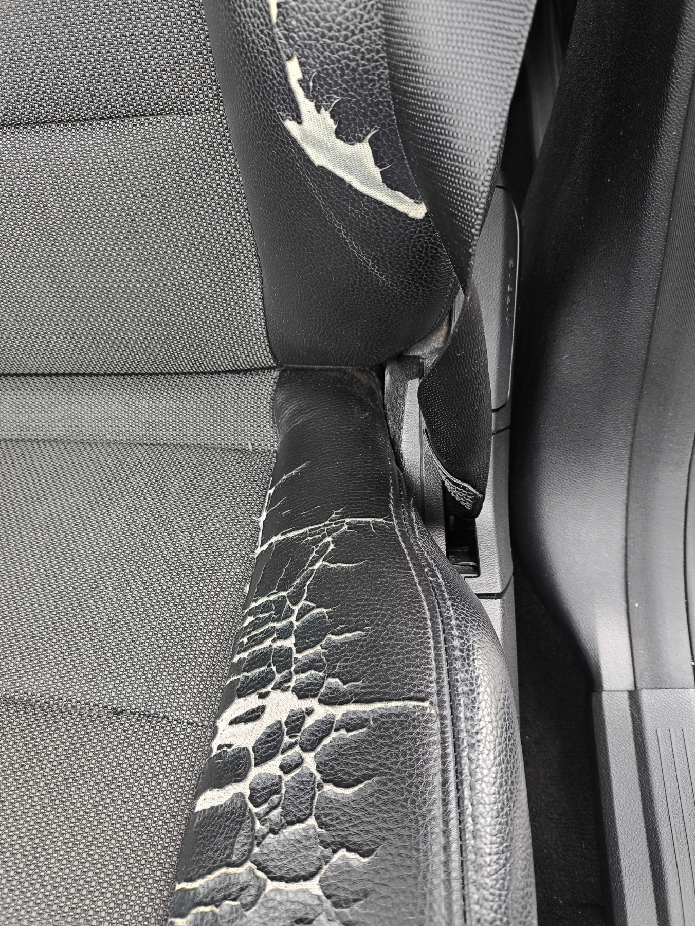 Mercedes-Benz E 300, снимка 10 - Автомобили и джипове - 54295930